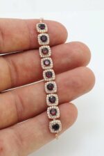 Kırmızı Lal Kare Taşlı Asansörlü Bayan Gümüş Bileklik