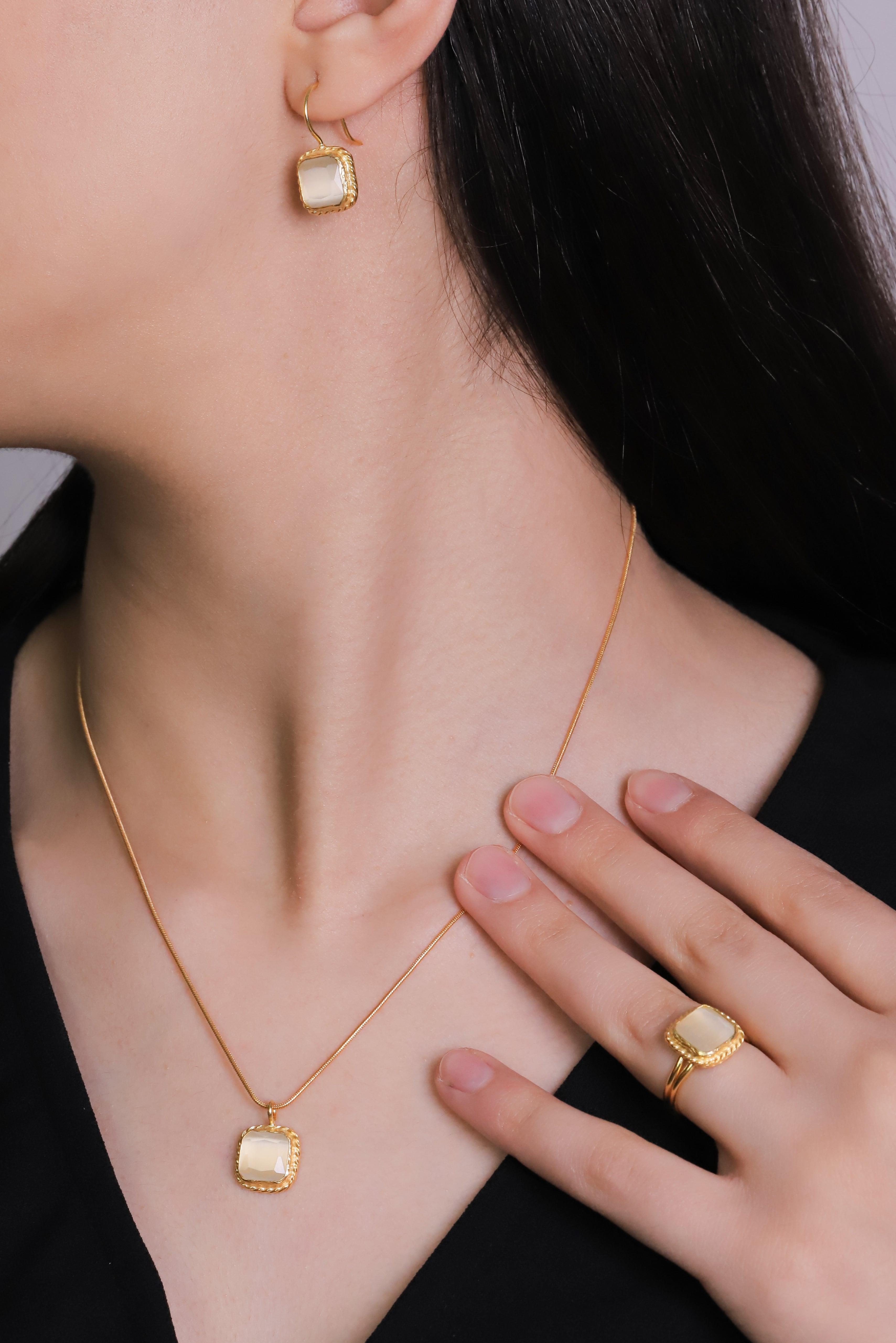 Güneş Taşı Serisi Sarma Kare Kesim Pembe Renkli 22 Ayar Altın Kaplama Kadın Yılan Zincirli Üçlü Set