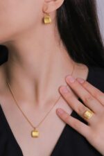 Güneş Taşı Serisi Sarma Kare Kesim Sarı Renkli 22 Ayar Altın Kaplama Kadın Yılan Zincirli Üçlü Set