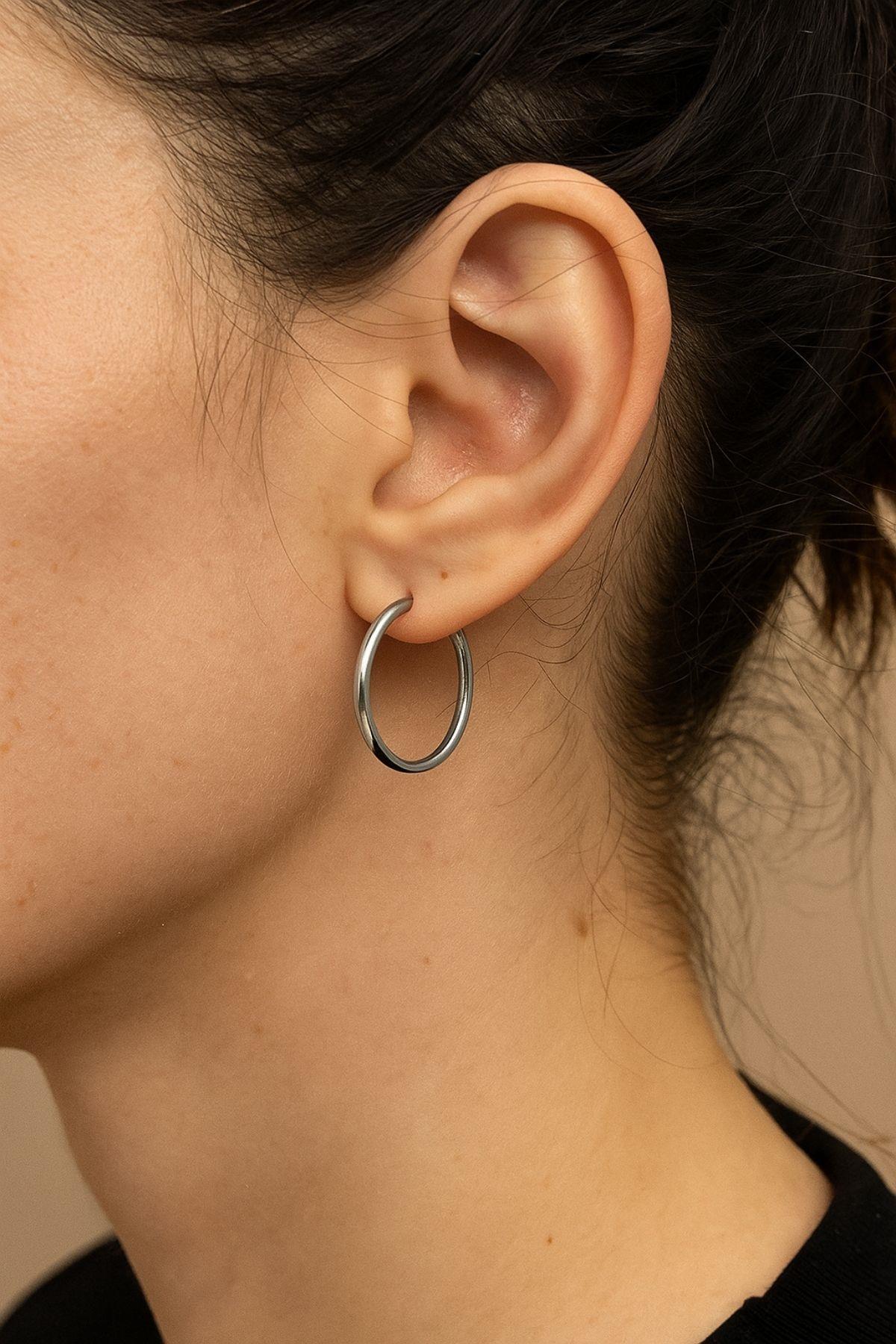 Minimal Hafif 925 Ayar Gümüş Zirkon Halka Yuvarlak Kadın Küpe Modeli