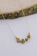 Kırık Taşlar Serisi Doğaltaşlı Mix Kadın Genç Kız Kolyesi Modeli