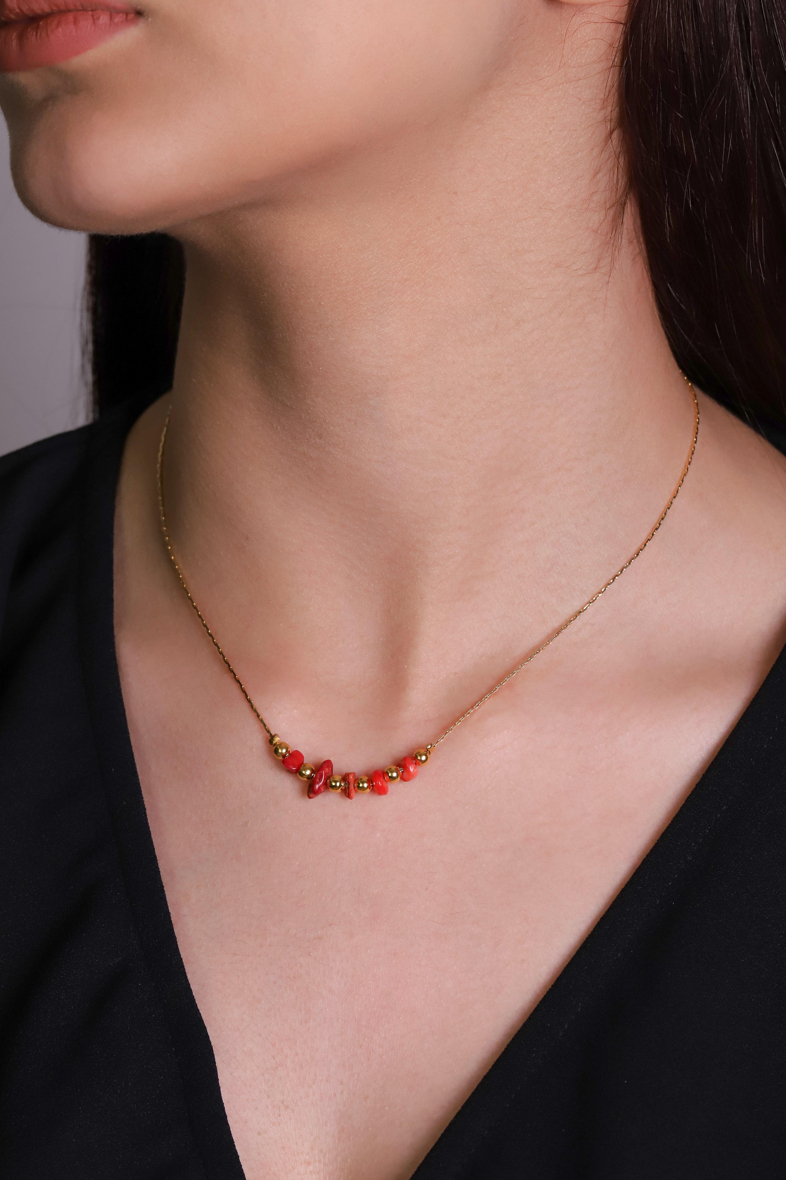 Kırık Taşlar Serisi Doğaltaşlı Mix Kadın Genç Kız Kolyesi Modeli