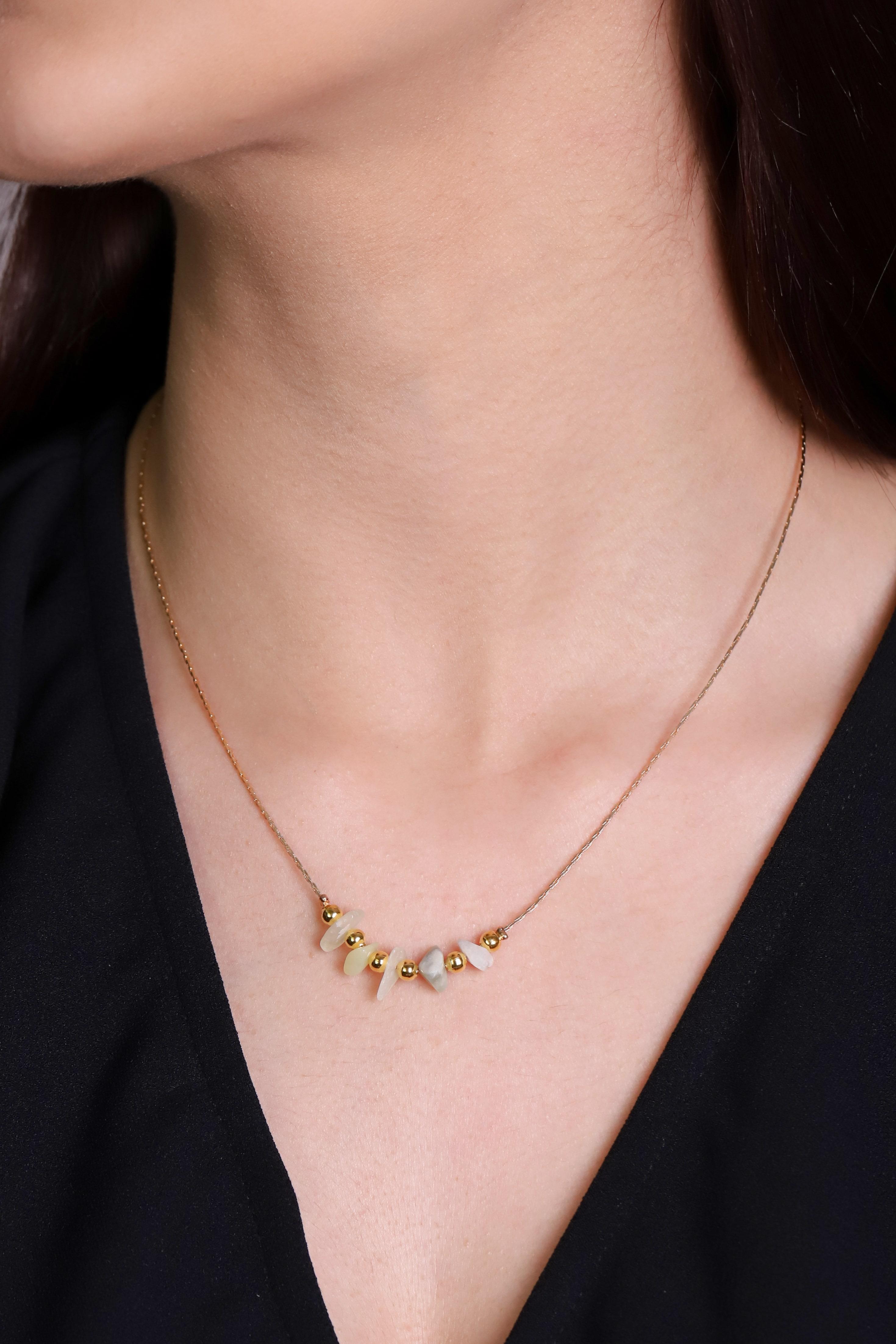 Kırık Taşlar Serisi Doğaltaşlı Mix Kadın Genç Kız Kolyesi Modeli