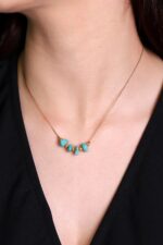 Kırık Taşlar Serisi Doğaltaşlı Mix Kadın Genç Kız Kolyesi Modeli