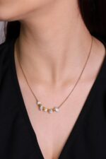 Kırık Taşlar Serisi Doğaltaşlı Mix Kadın Genç Kız Kolyesi Modeli