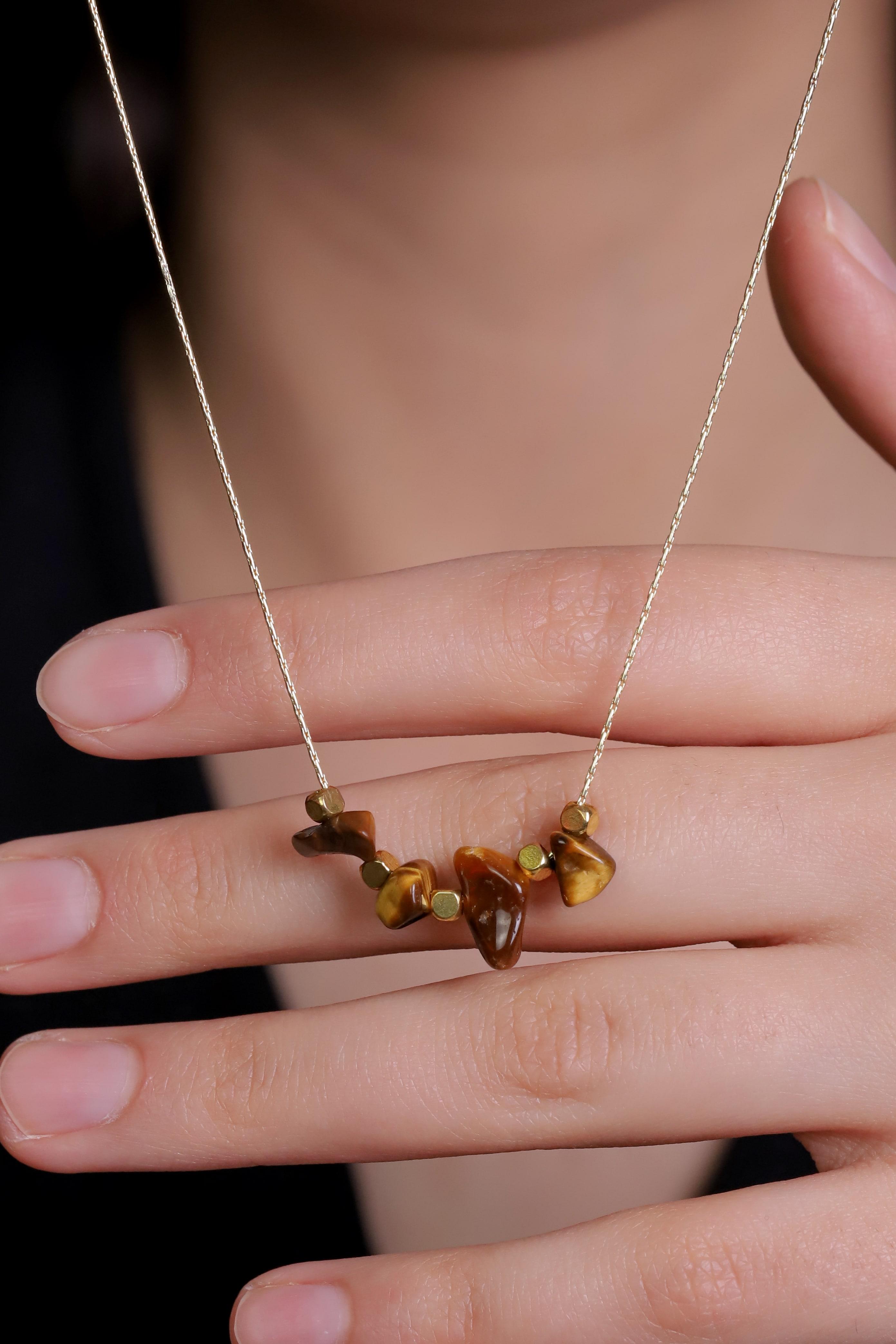 Kırık Taşlar Serisi Doğaltaşlı Mix Kadın Genç Kız Kolyesi Modeli