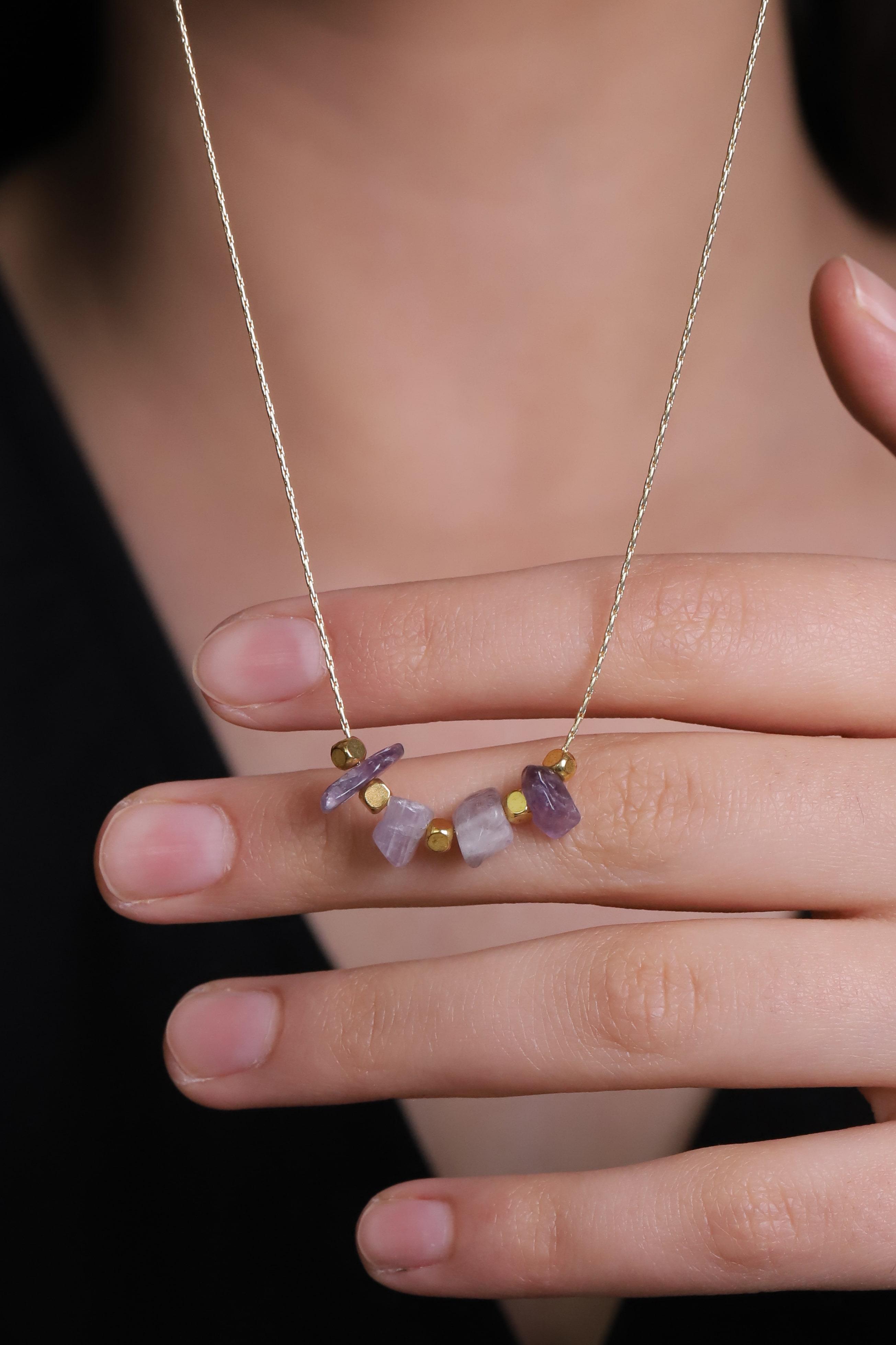 Kırık Taşlar Serisi Doğaltaşlı Mix Kadın Genç Kız Kolyesi Modeli