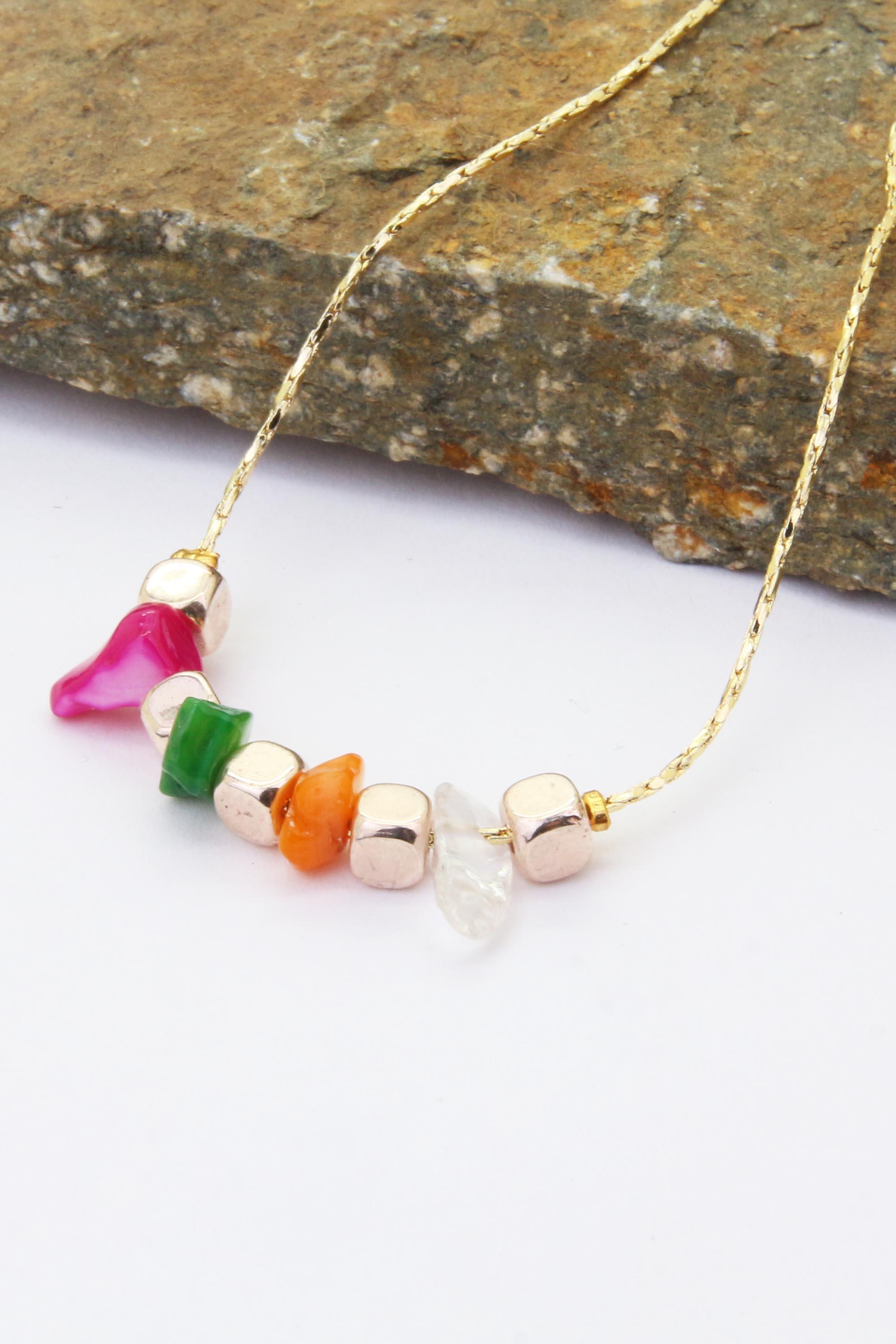 Kırık Taşlar Serisi Doğaltaşlı Mix Kadın Genç Kız Kolyesi Modeli