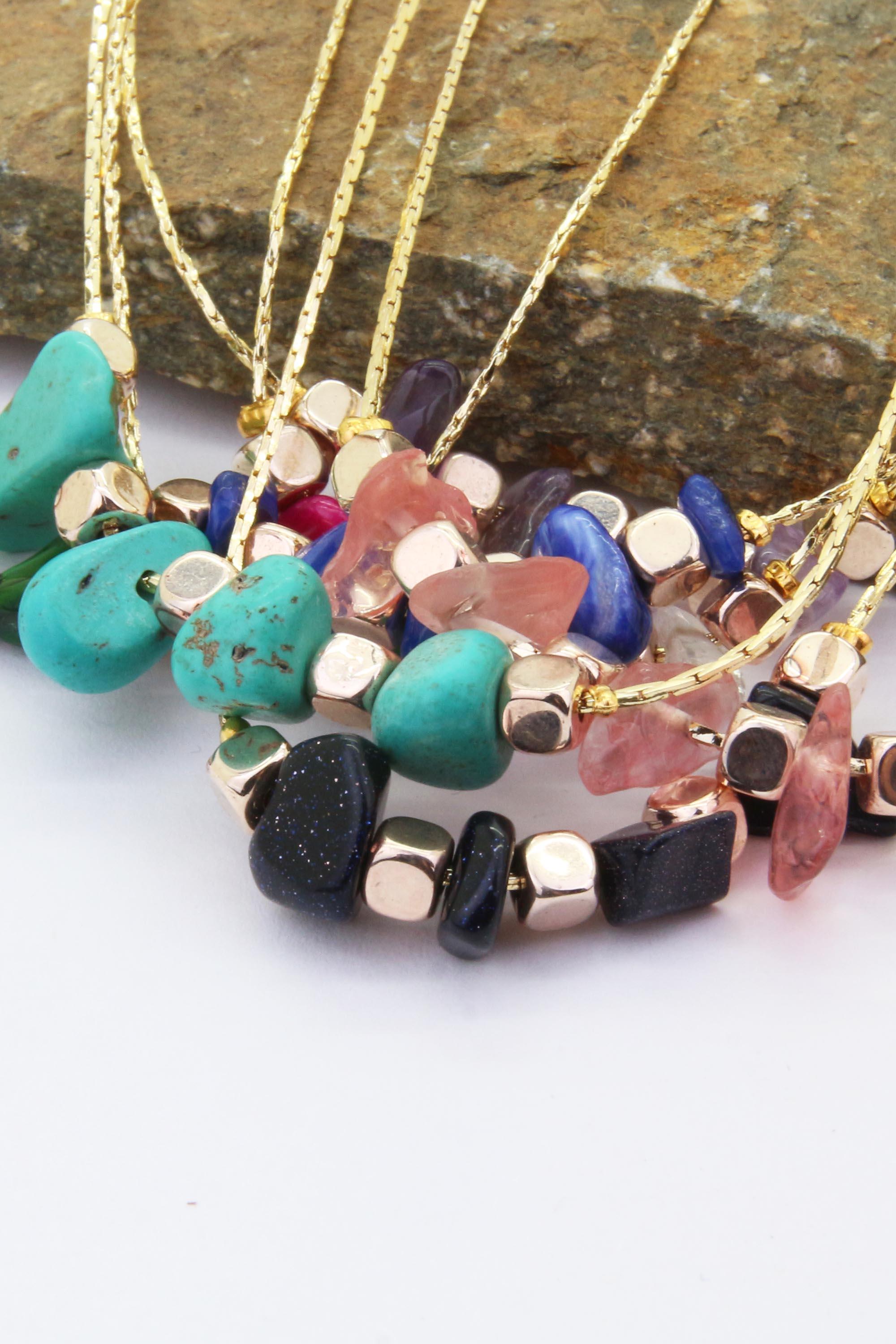 Kırık Taşlar Serisi Doğaltaşlı Mix Kadın Genç Kız Kolyesi Modeli