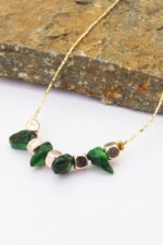 Kırık Taşlar Serisi Doğaltaşlı Mix Kadın Genç Kız Kolyesi Modeli