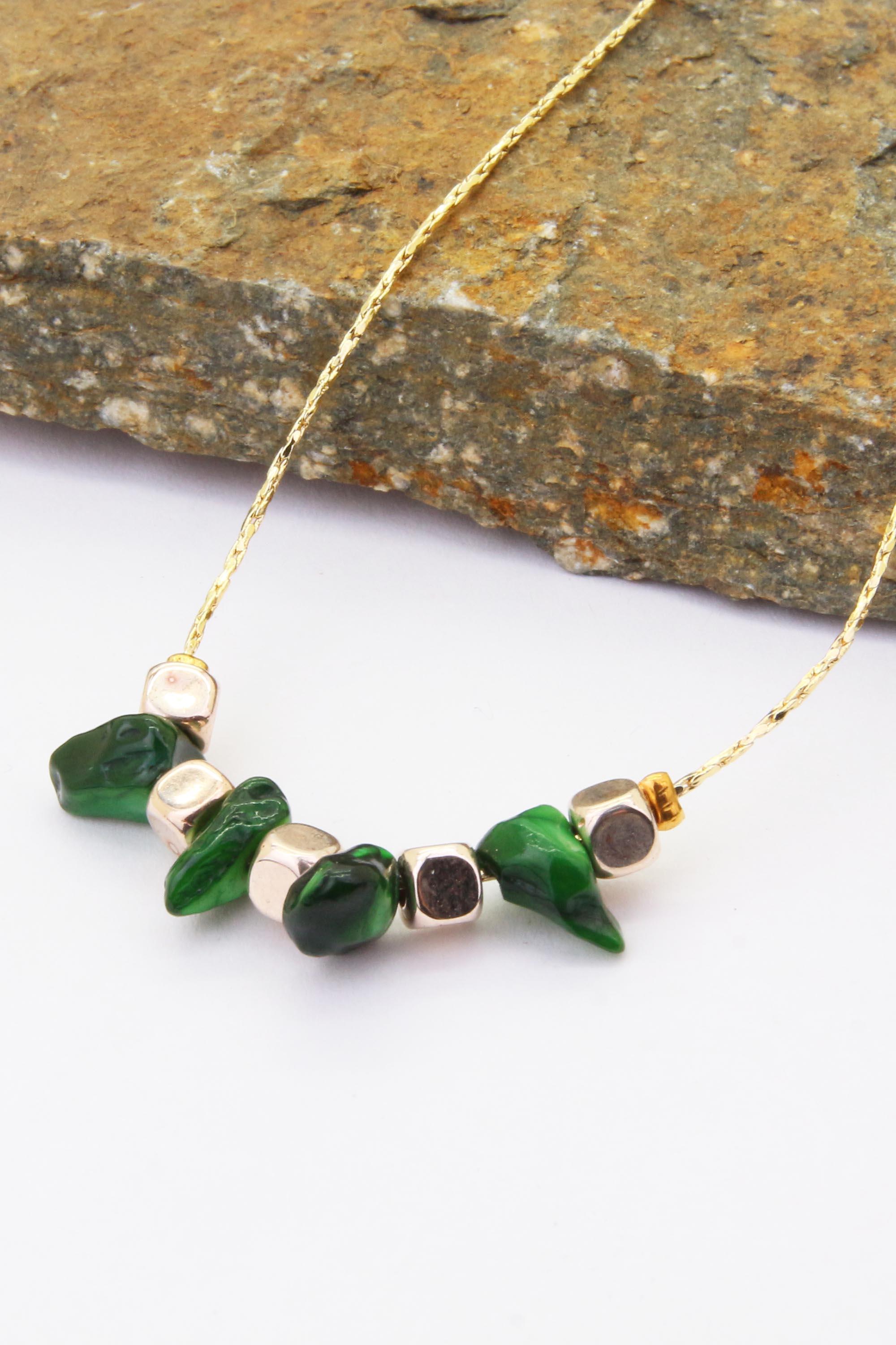 Kırık Taşlar Serisi Doğaltaşlı Mix Kadın Genç Kız Kolyesi Modeli