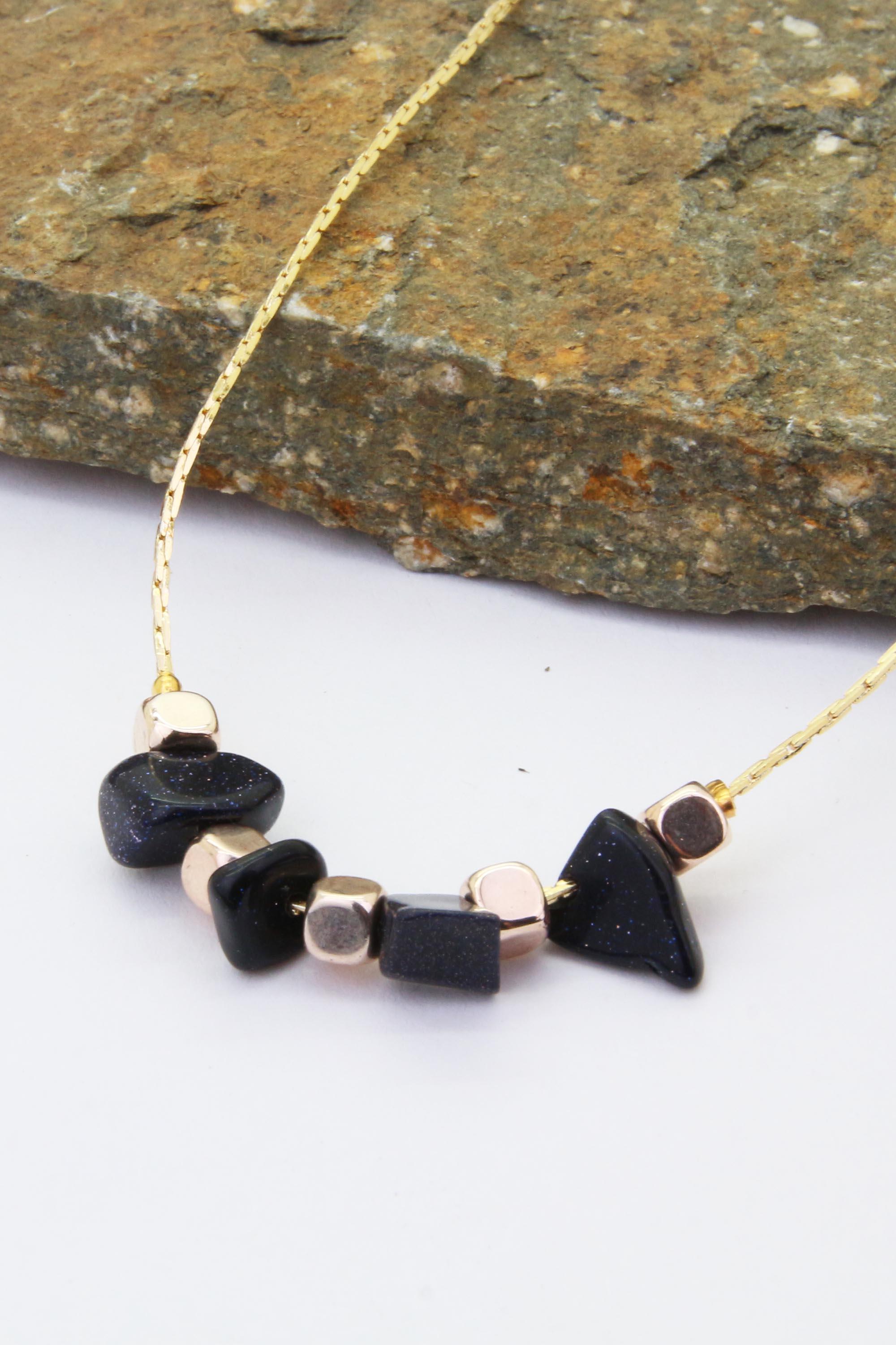 Kırık Taşlar Serisi Doğaltaşlı Mix Kadın Genç Kız Kolyesi Modeli