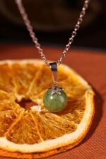 Doğal Küre Kesim Formsuz Yeşim Taşlı Bayan Kolye