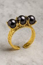 Vintage Tarzı Altın Kaplama Siyah Üç İnci Taşlı Otantik Ayarlanabilir Kadın Yüzüğü