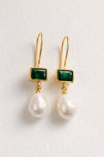 Altın Kaplama Yeşil Taş ve Damla İnci Detaylı Sallantılı Kadın Küpe