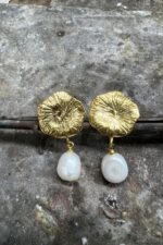 El İşçiliği Dokulu Altın Kaplama Doğal Barok İnci Sallantılı Kadın Küpe