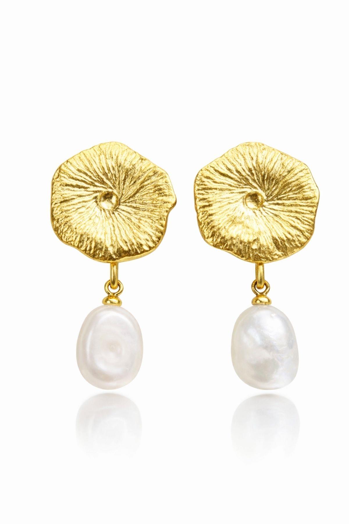 El İşçiliği Dokulu Altın Kaplama Doğal Barok İnci Sallantılı Kadın Küpe